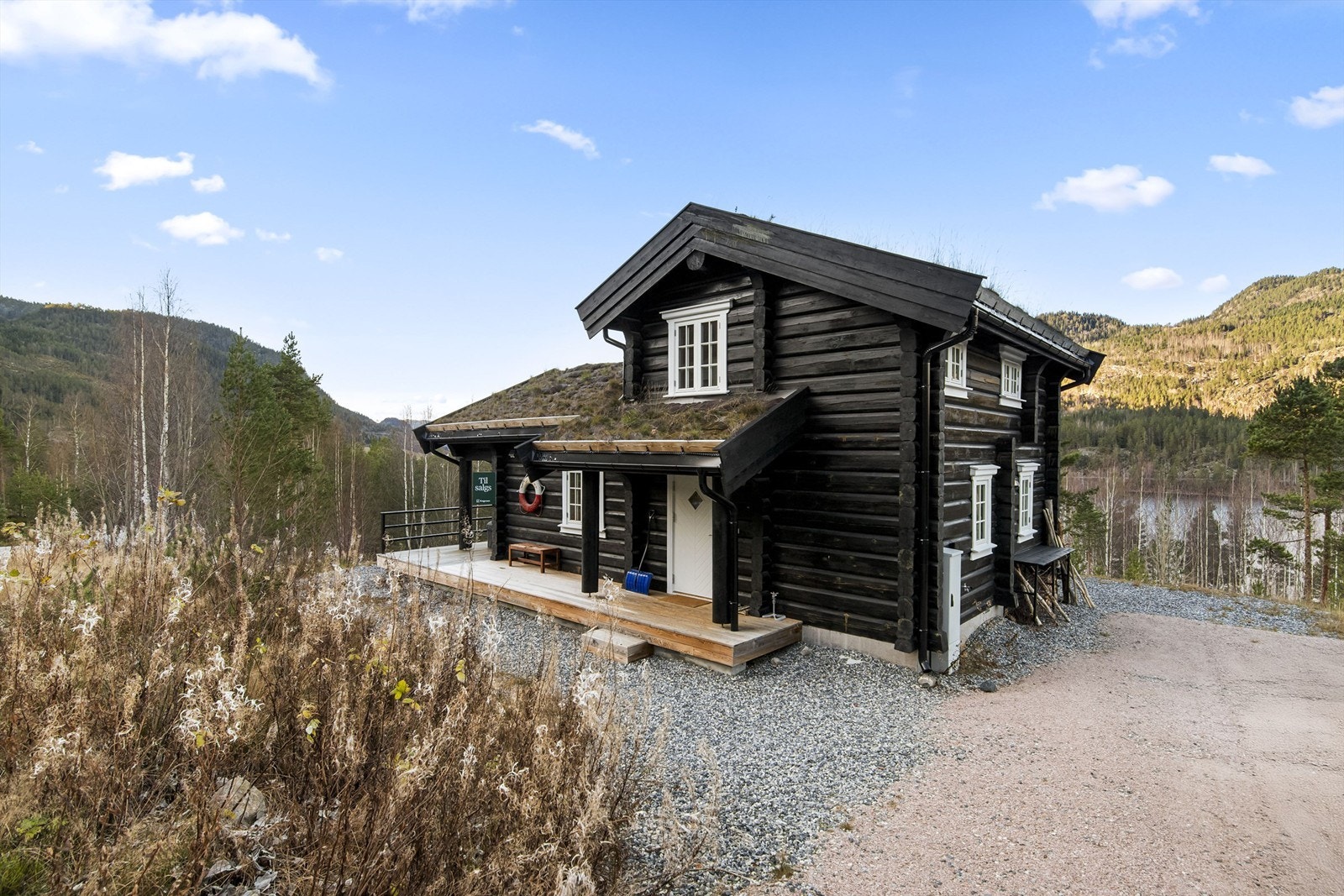 Lettholdt naturtomt med gode parkeringsmuligheter Galleribilde