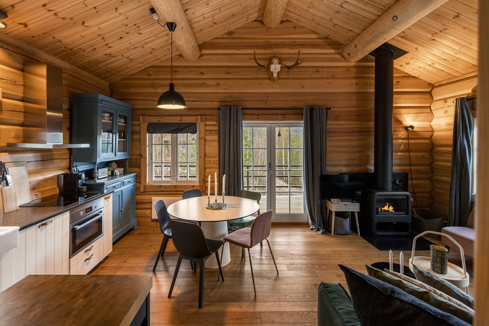 Koselig og lun tømmerhytte Galleribilde