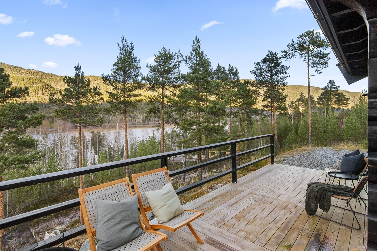 Nyt utsikten i rolige og naturskjønne omgivelser Galleribilde