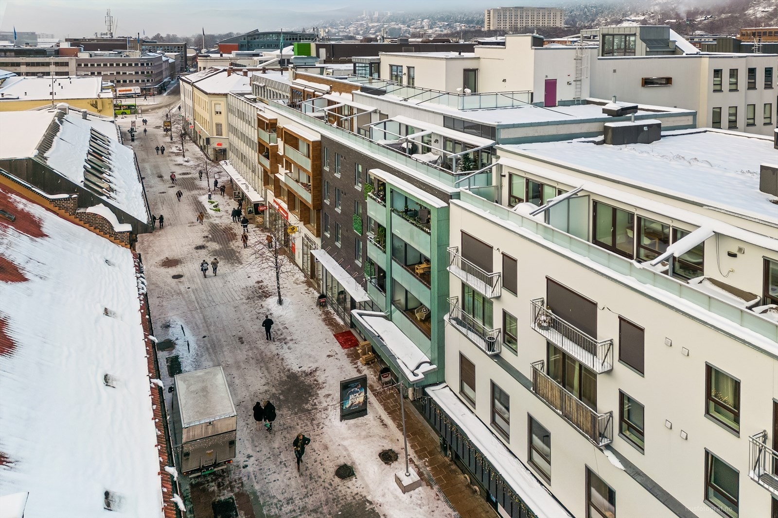 Med den sentrale beliggenheten har du alle handels og servicetilbud i umiddelbar nærhet. Galleribilde