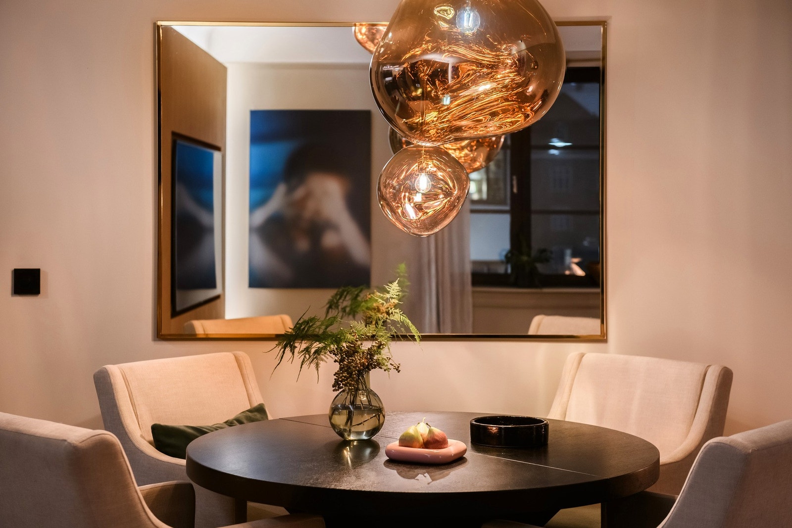 Sosial samlingsplass: Inviter venner og familie på middag med god plass for spisebord. Galleribilde