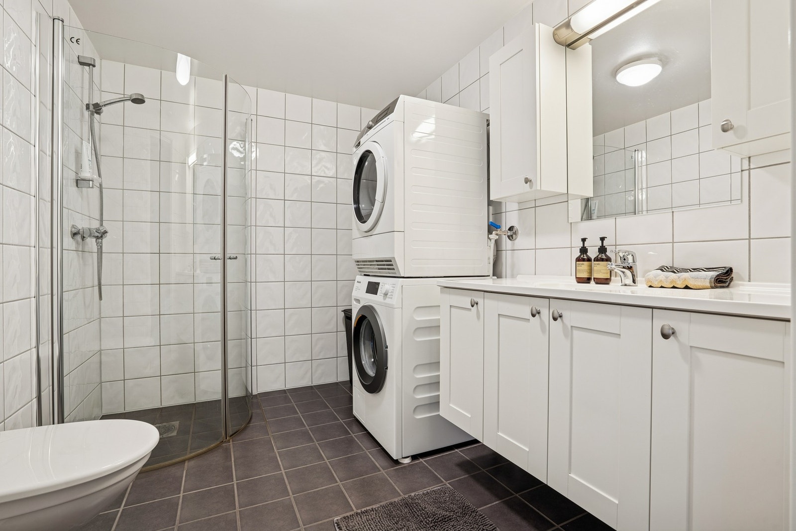 Bad på 5,5 kvm med gulvvarme. Galleribilde