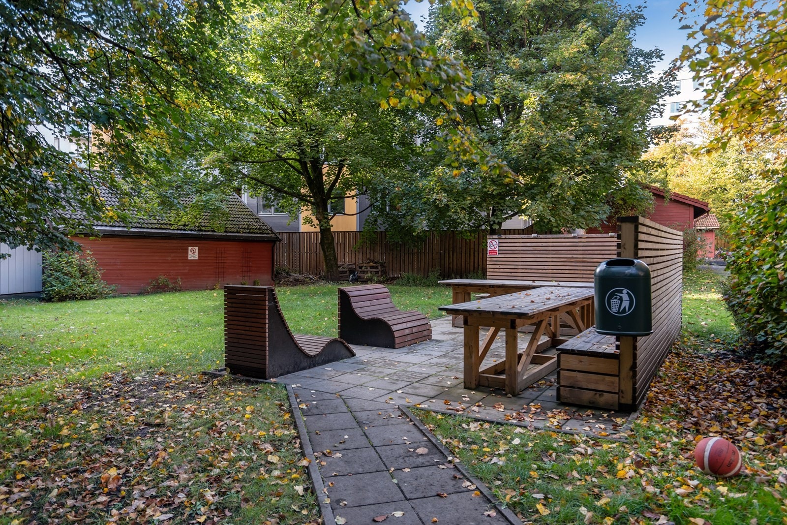 Bakgård. Galleribilde