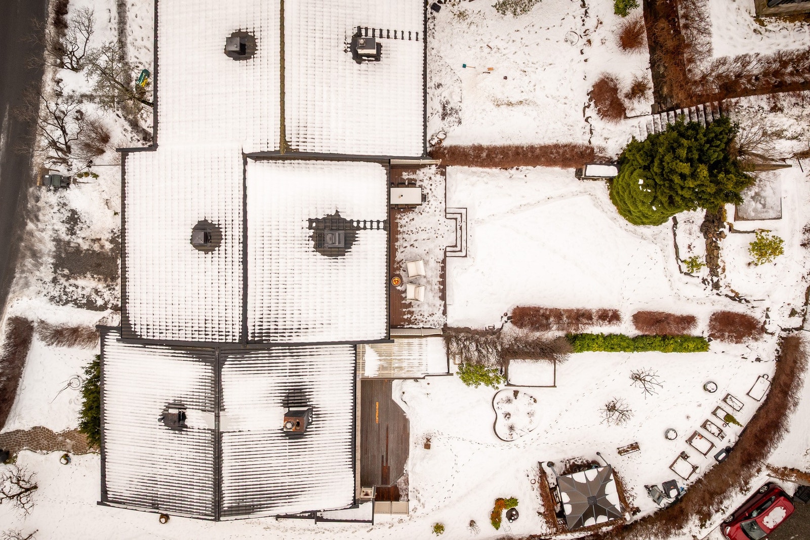 Det er flere små grøntområder og nærlekeplasser i bydelen, noe som gjør det enkelt for barn å finne steder å leke uten å måtte krysse trafikkerte veier. Galleribilde