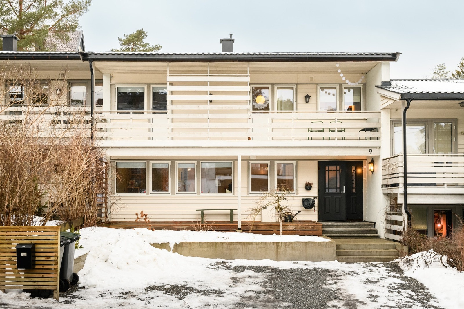 Inngangssiden fremstår innbydende med enkel adkomst Galleribilde