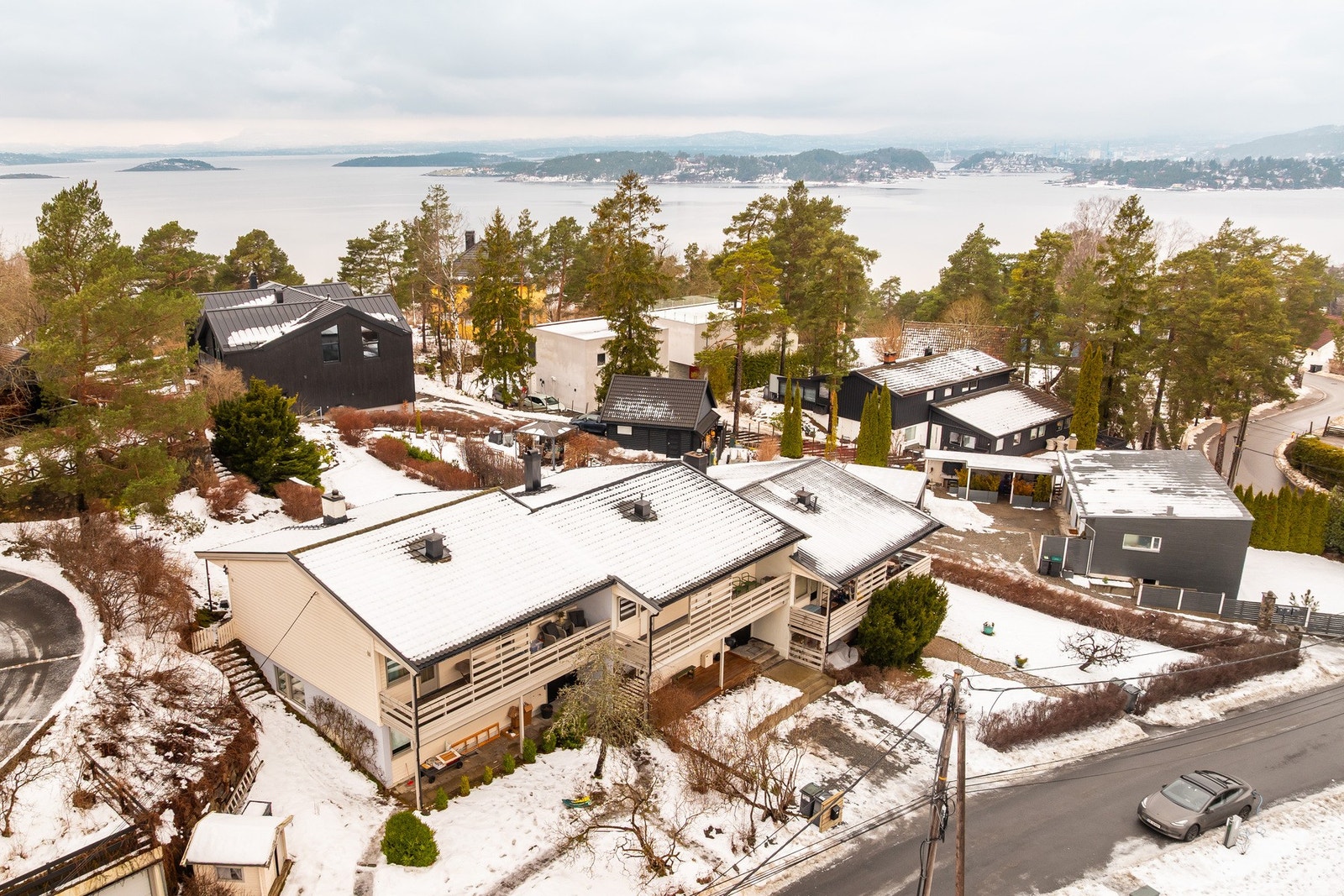 Boligen ligger i et etablert og rolig nabolag. Galleribilde