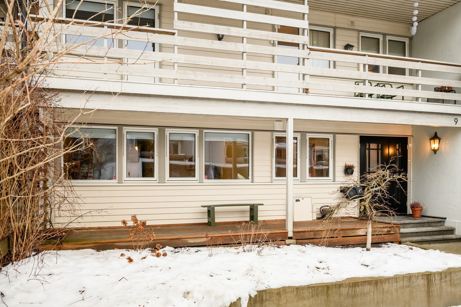 Plattingen ved inngangen gir et lunt førsteinntrykk og kan også benyttes som enda en utesone. Galleribilde