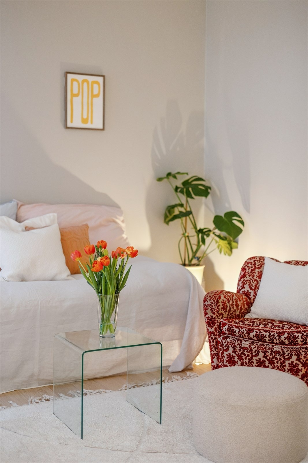 Månedlige felleskostnader er på 3 136,- og inkluderer blant annet vaktmester, bygningsforsikring, trappevask, kabel-tv og grunnpakkke internett. Galleribilde