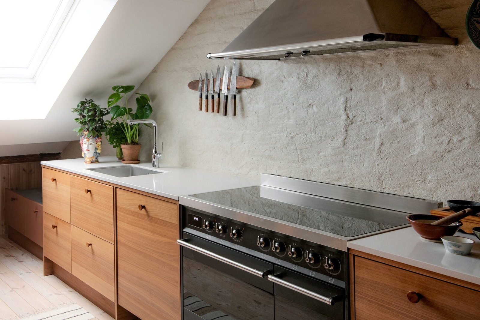 Kompositt benkeplate på kjøkkenet. Galleribilde