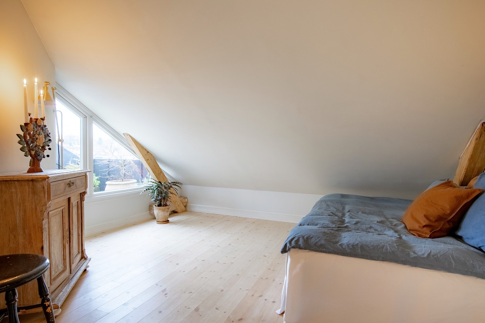 Soverom 2 gir boligen ekstra fleksibilitet og egner seg godt som barnerom, gjesterom eller hjemmekontor. Galleribilde