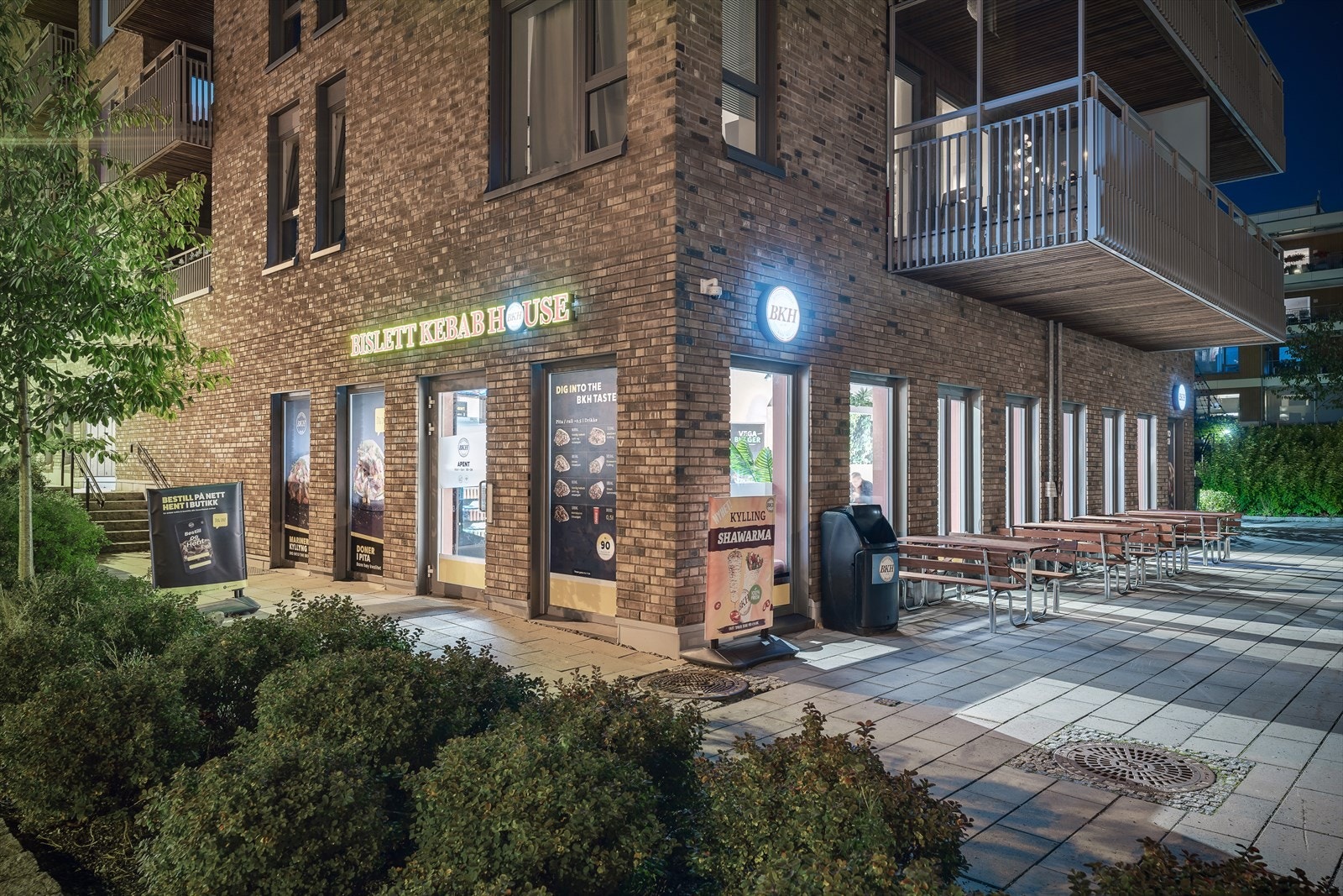 Flere serveringssteder og servicetilbud finnes i umiddelbar nærhet. Galleribilde