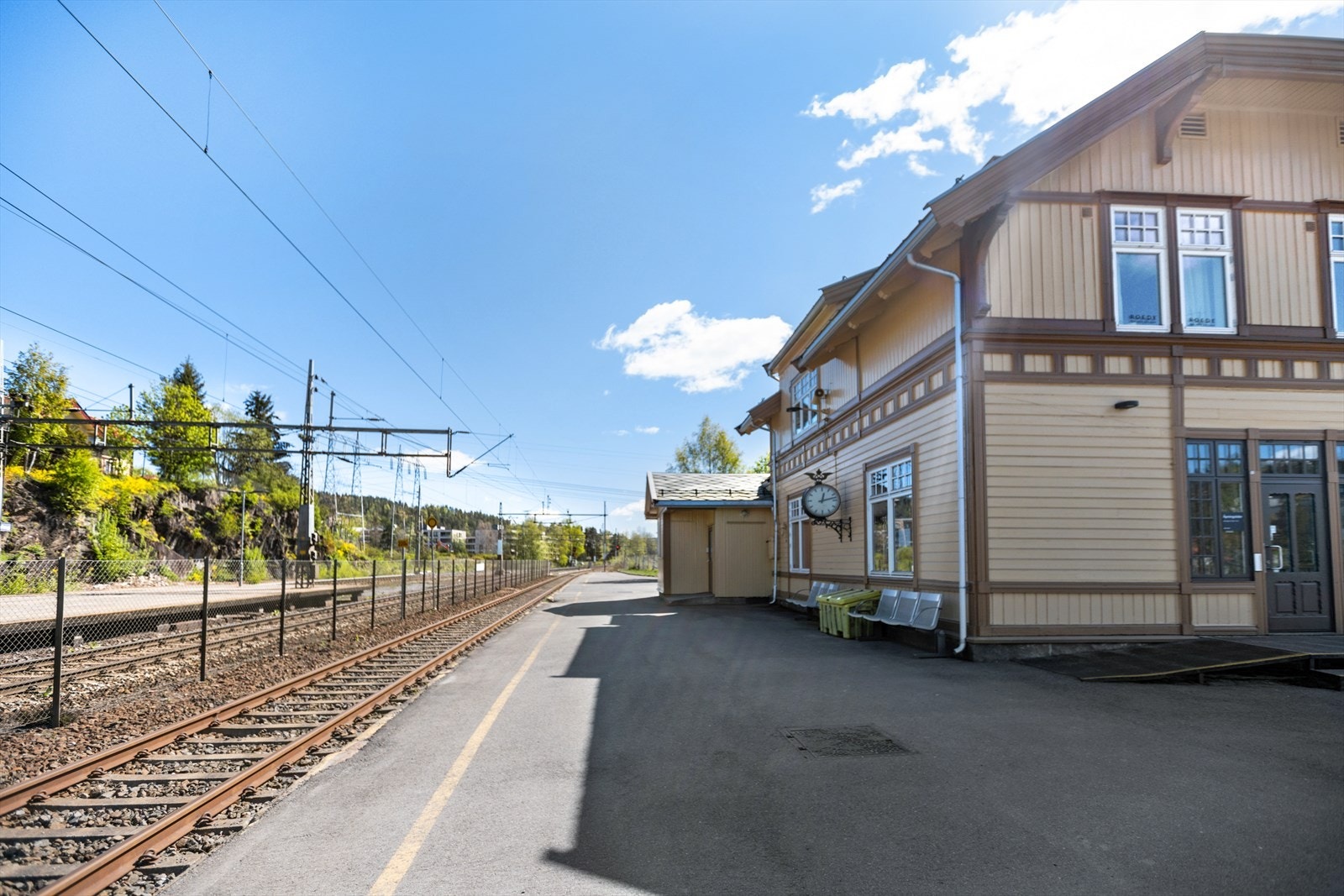 Lørenskog stasjon er kun 8 minutters gange unna, med togforbindelse til Oslo S. Galleribilde