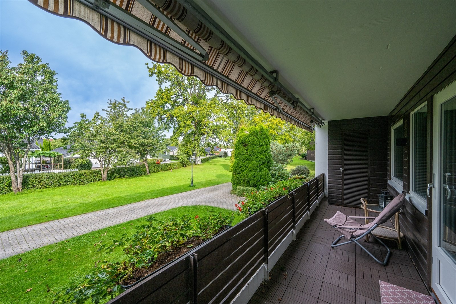 Vestvendt balkong hvor bildet er tatt i en mer fristende sesong. Galleribilde