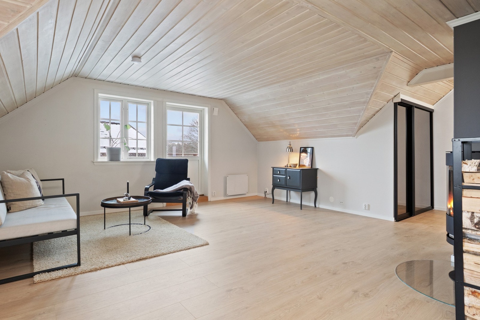 Fra stuen er det utgang til terrasse. Galleribilde