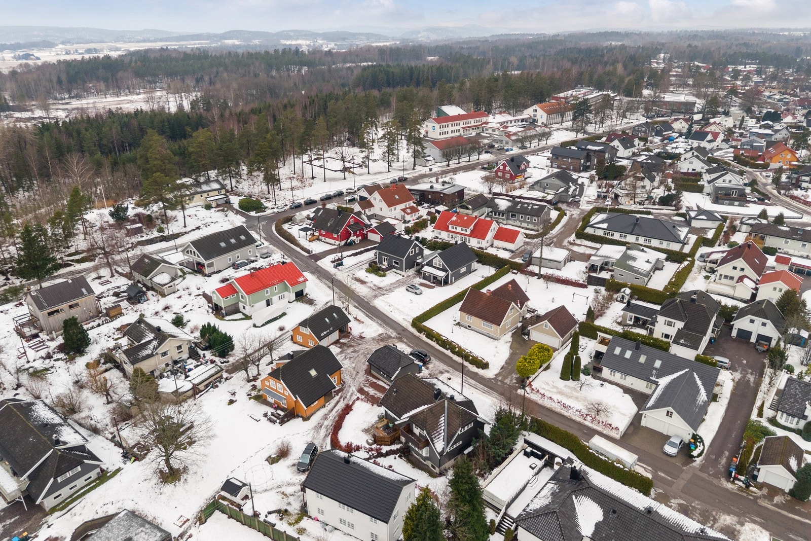 I nabolaget finnes flere flotte idrettsanlegg med gode idrettsmiljøer. Galleribilde