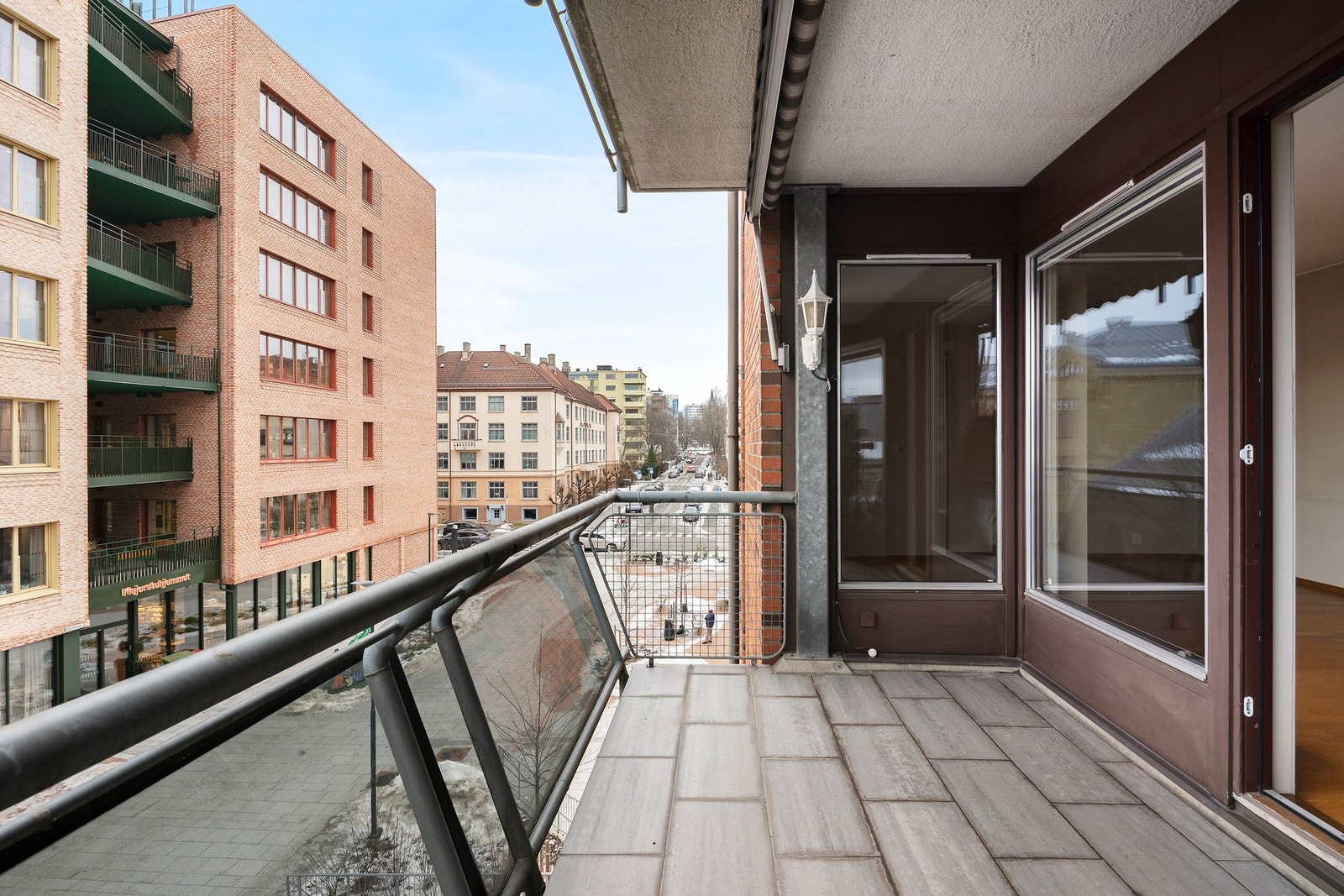 Stor vestvendt balkong på 8 m². Galleribilde