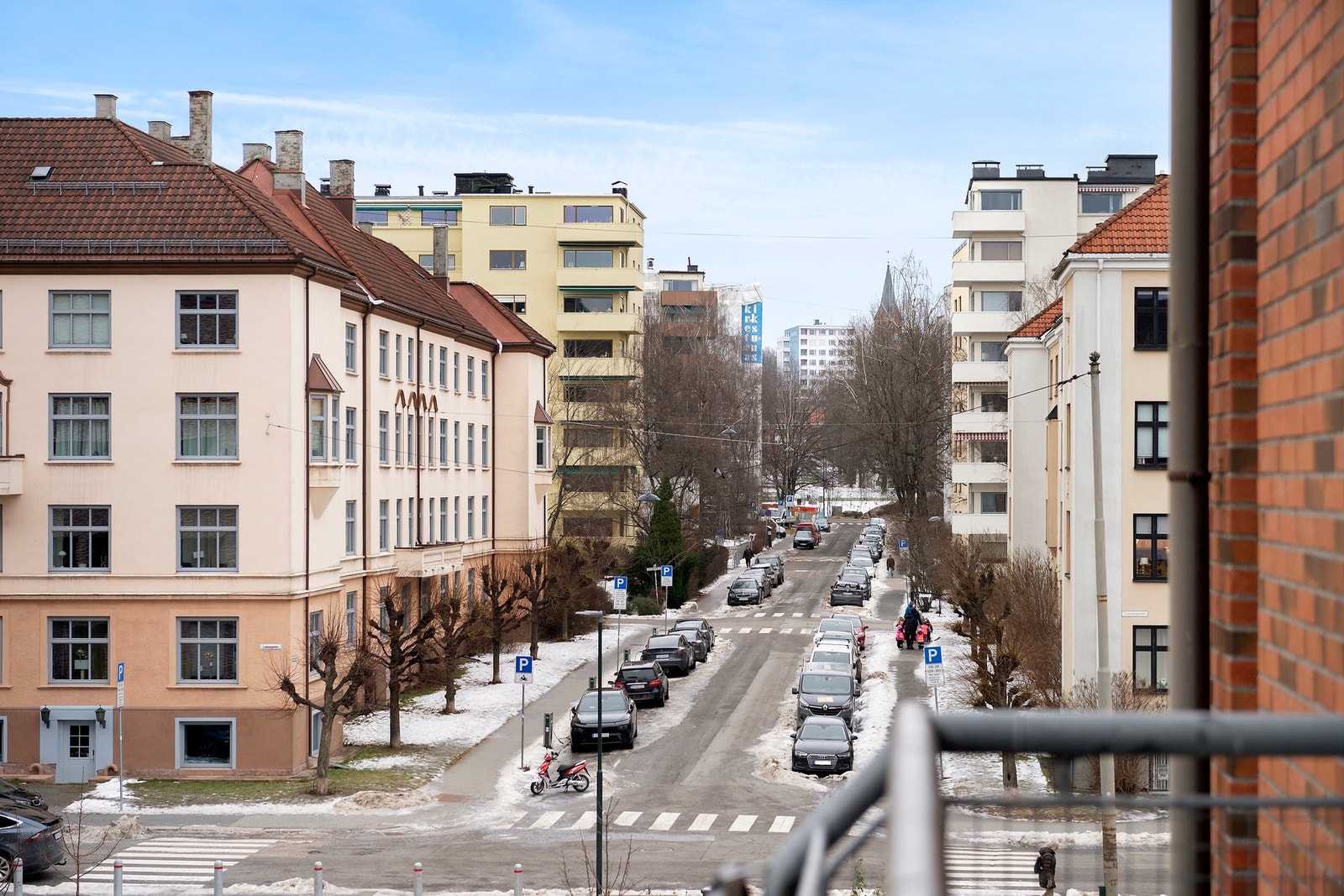 Nærbilde av utsyn fra balkong. Galleribilde