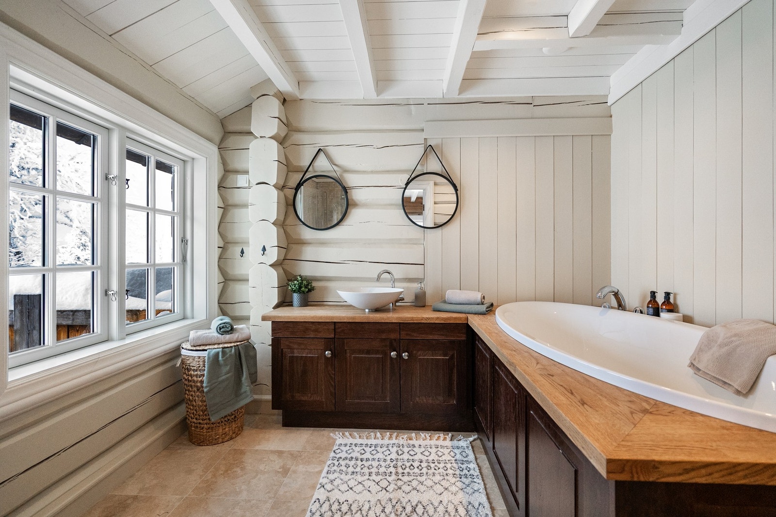 Hovedsoverommet har et delikat en suite bad med badekar, wc og dusjhjørne. Galleribilde