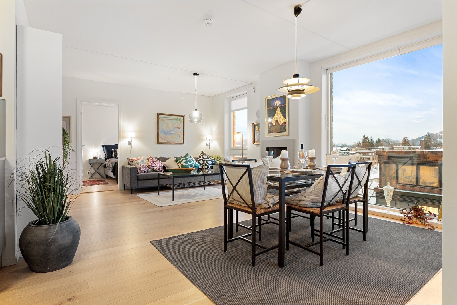 Leiligheten har en sentral og attraktiv beliggenhet på Røa med kort vei til alt man trenger i hverdagen. Galleribilde