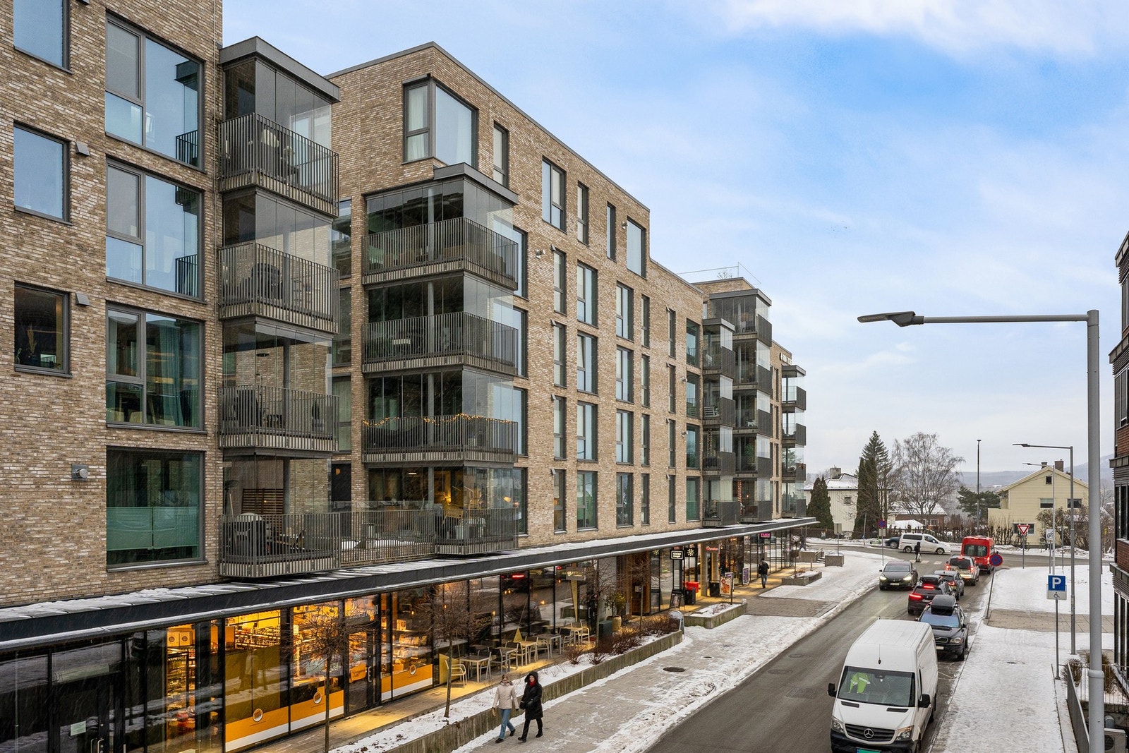 Via kjelleren kan man gå tørrskodd helt til Røa T-banestasjon. Galleribilde