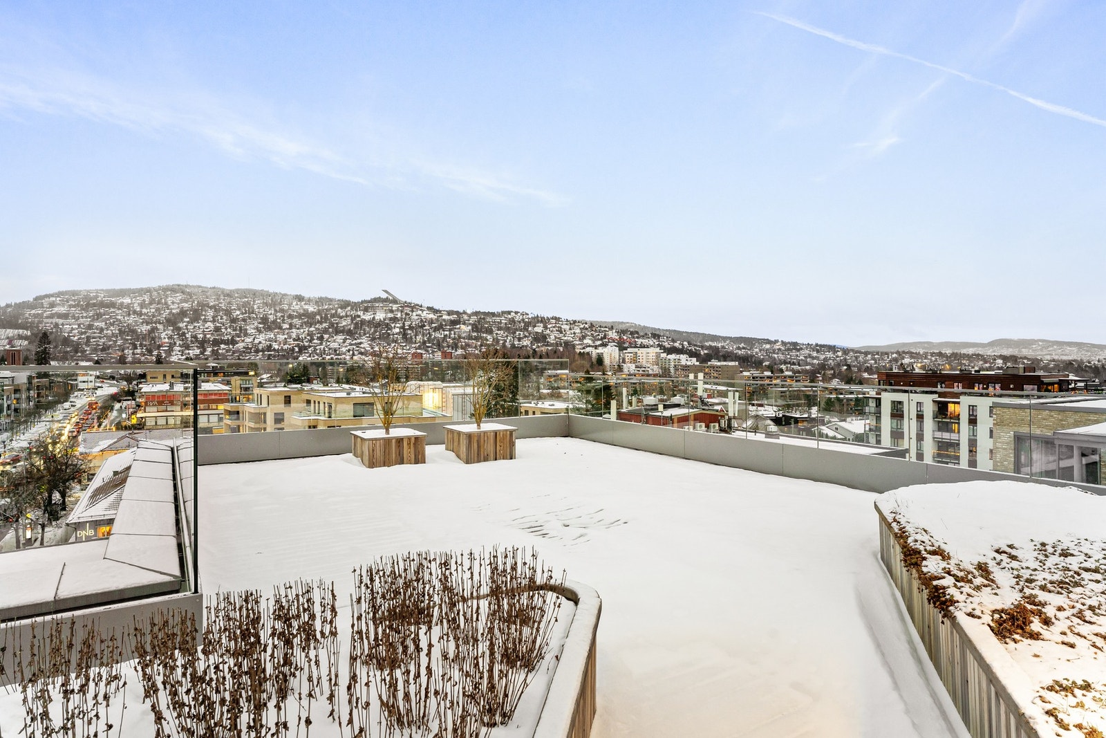 Terrassen har perfekte solforhold og fantastisk utsikt. Galleribilde