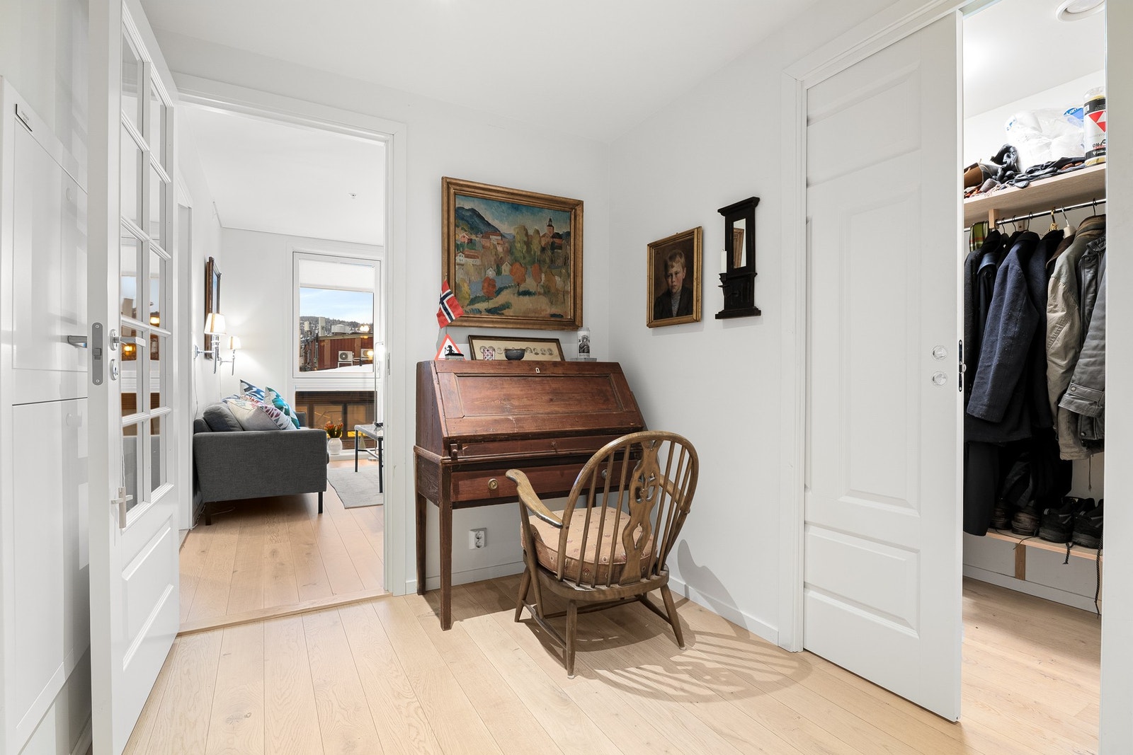 Fra gangen er det tilgang til innvendig bod. Galleribilde