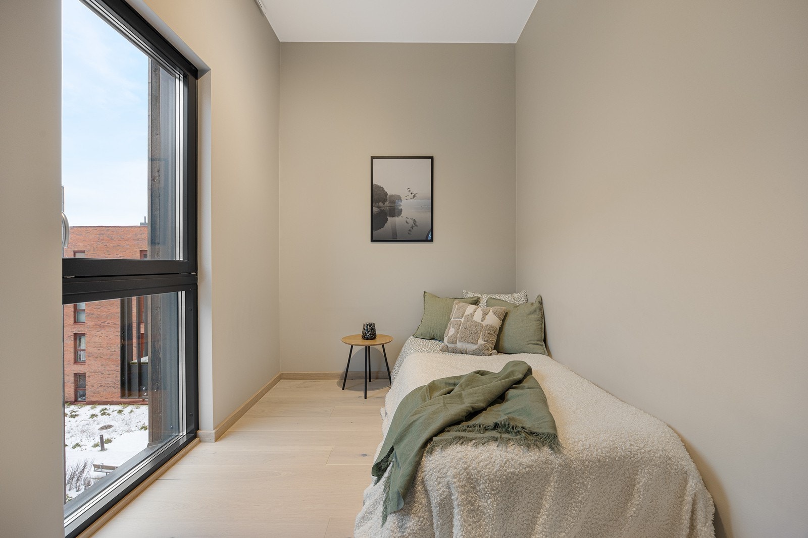 Soverom II har plass til seng, garderobe og nattbord. Galleribilde