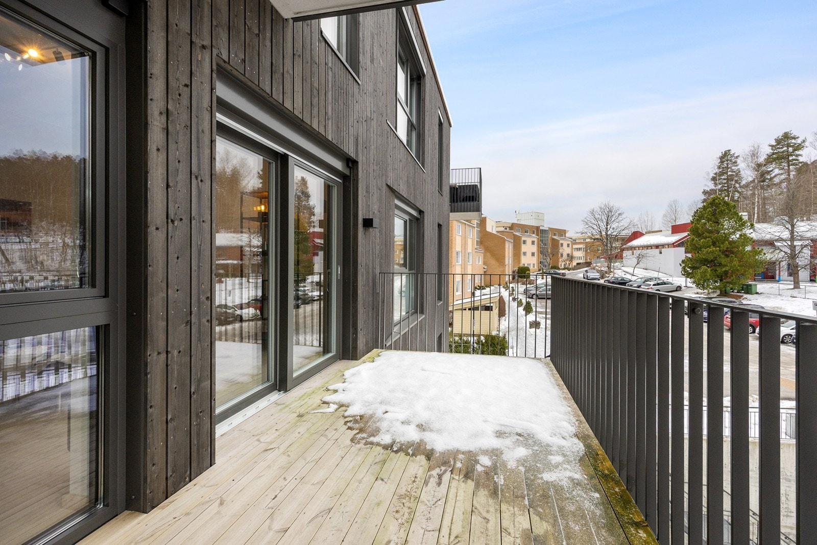 Balkongene er målt til 14 kvm totalt. Galleribilde