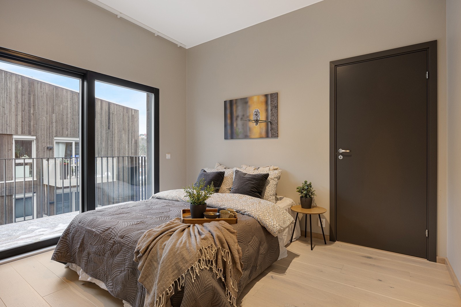 Leiligheten har to gode soverom med god plass til seng, nattbord og garderobeløsning. Galleribilde