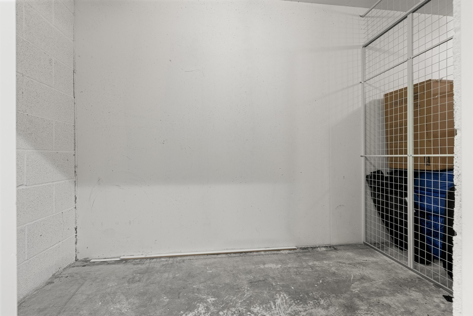 Leiligheten disponerer en ekstern bod på 5 m² i kjelleren for ekstra lagringsplass. Galleribilde