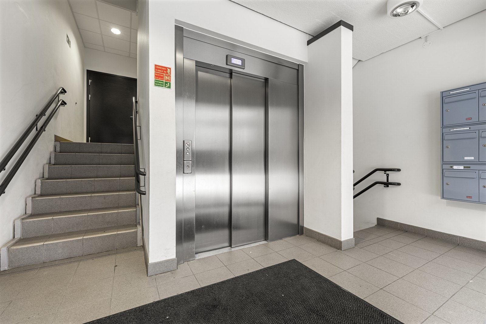 Bygget har heis som gir enkel adkomst til leiligheten i 2. etasje og fellesarealer. Galleribilde