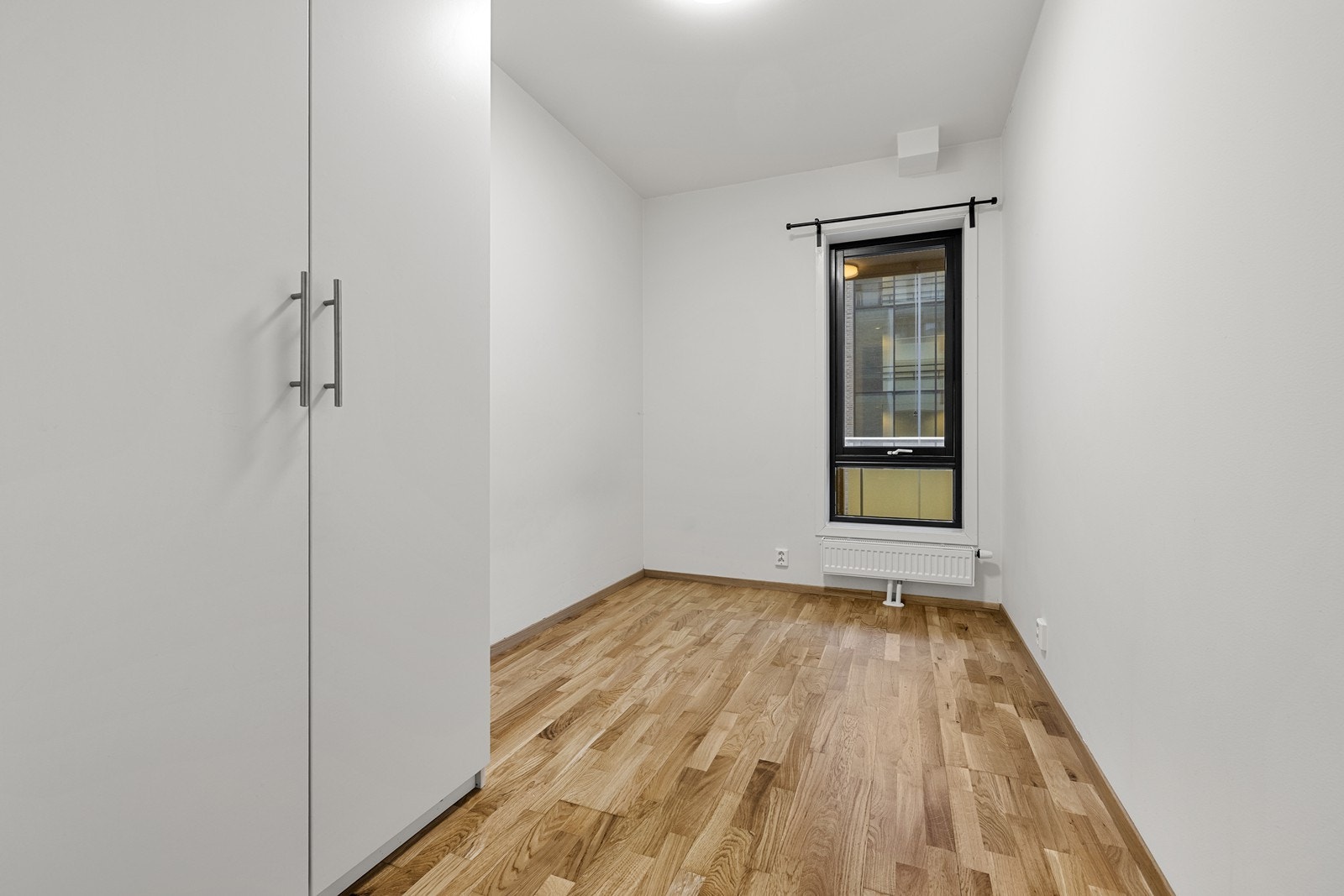 Soverom 2 egner seg godt til barnerom, gjesterom eller kontor. Galleribilde