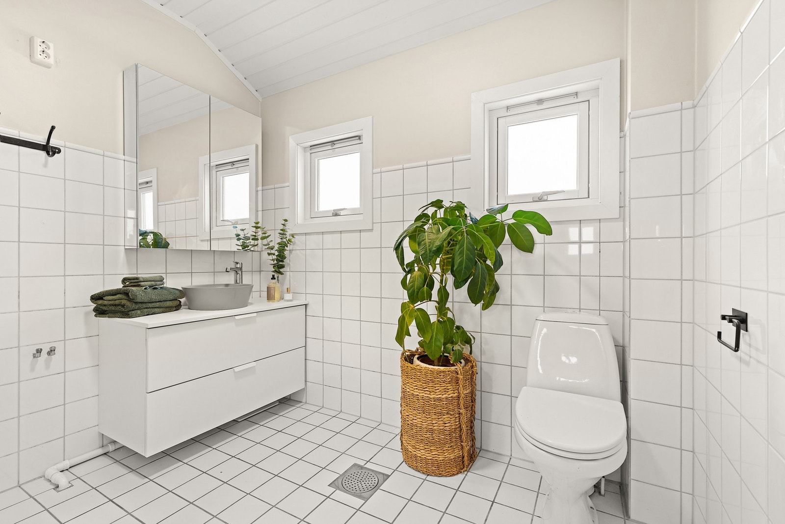 Romslig og funksjonelt bad tilpasset daglig bruk! Galleribilde