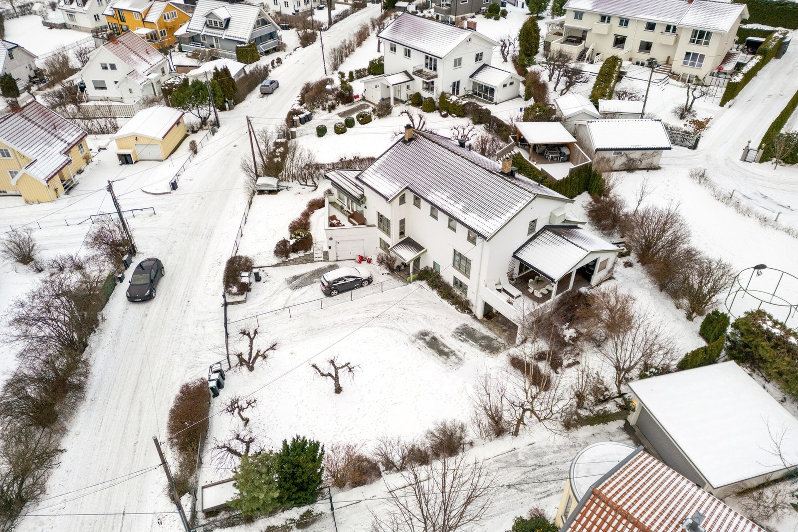 Eiendommen ligger flott til med vestvendt beliggenhet. Galleribilde