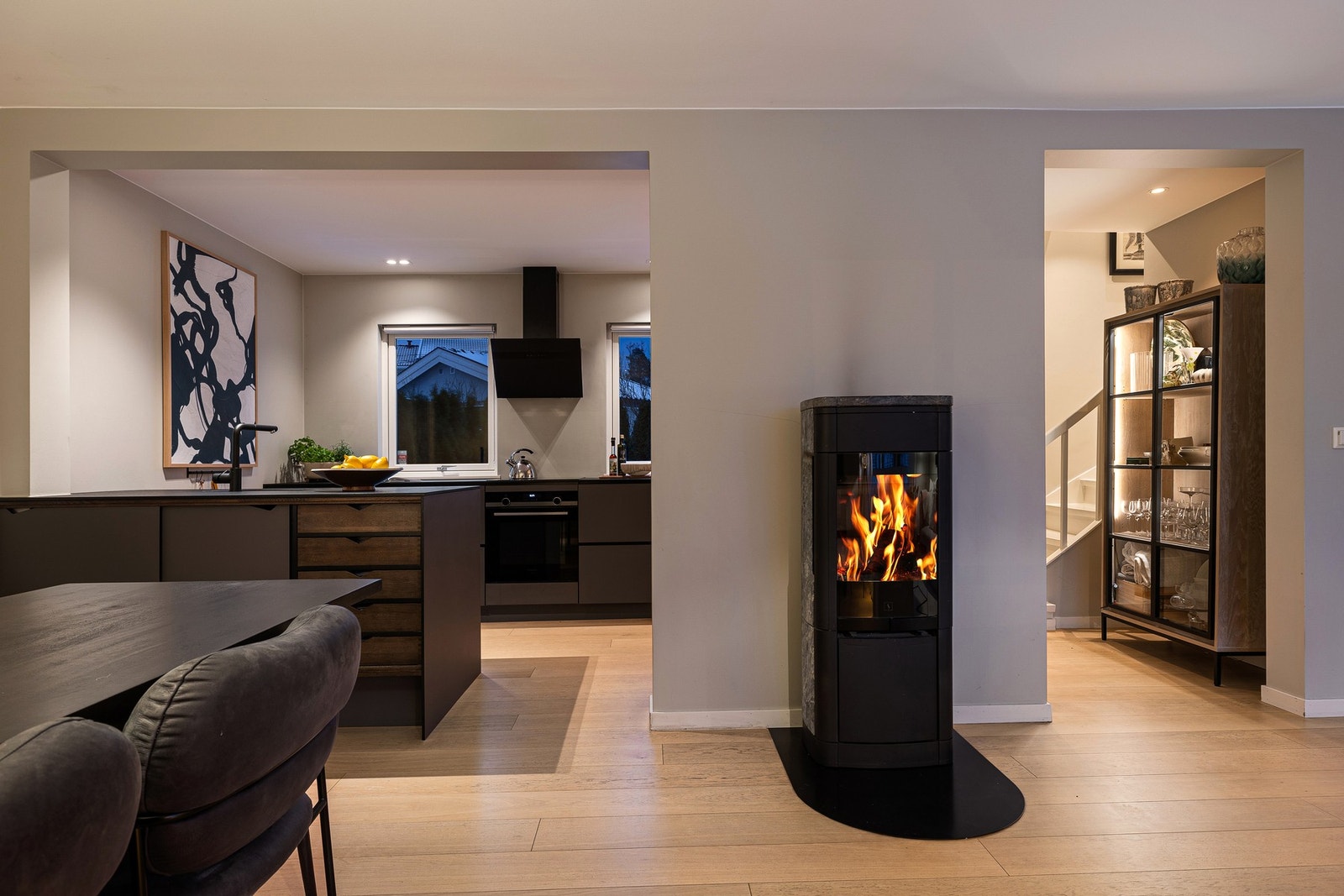 Peis i stuen bidrar til lun stemning og ekstra komfort i hverdagen Galleribilde