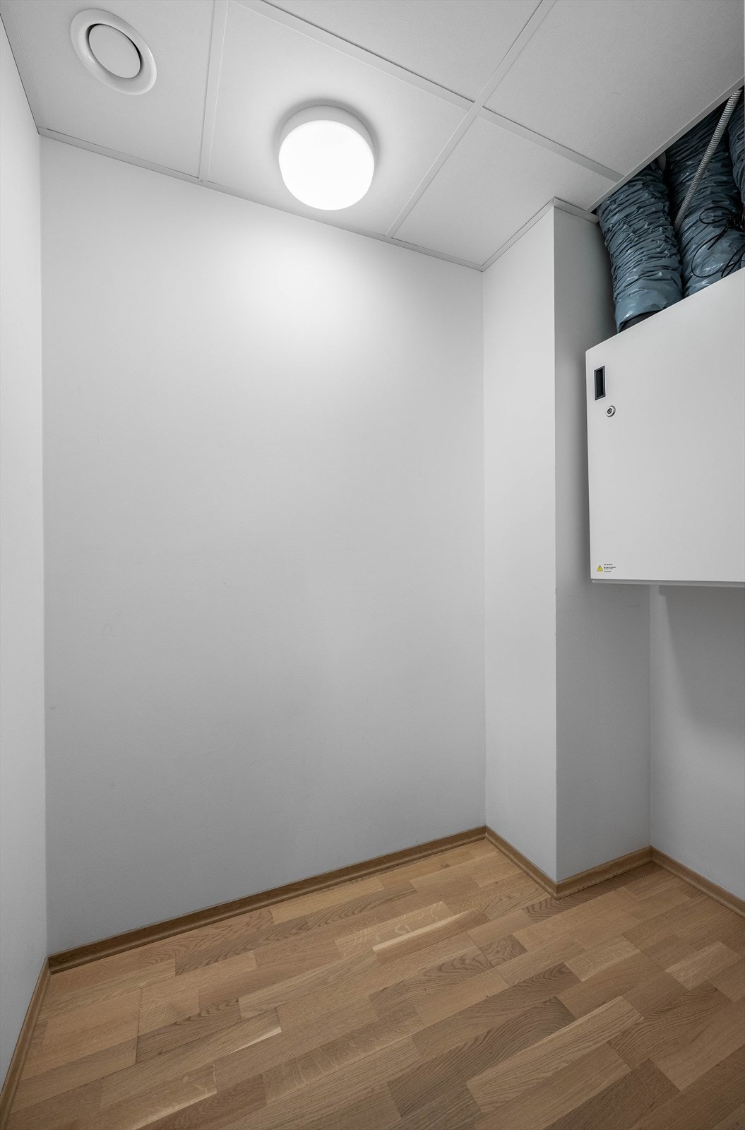 Praktisk innvendig bod med gode oppbevaringsmuligheter. Galleribilde