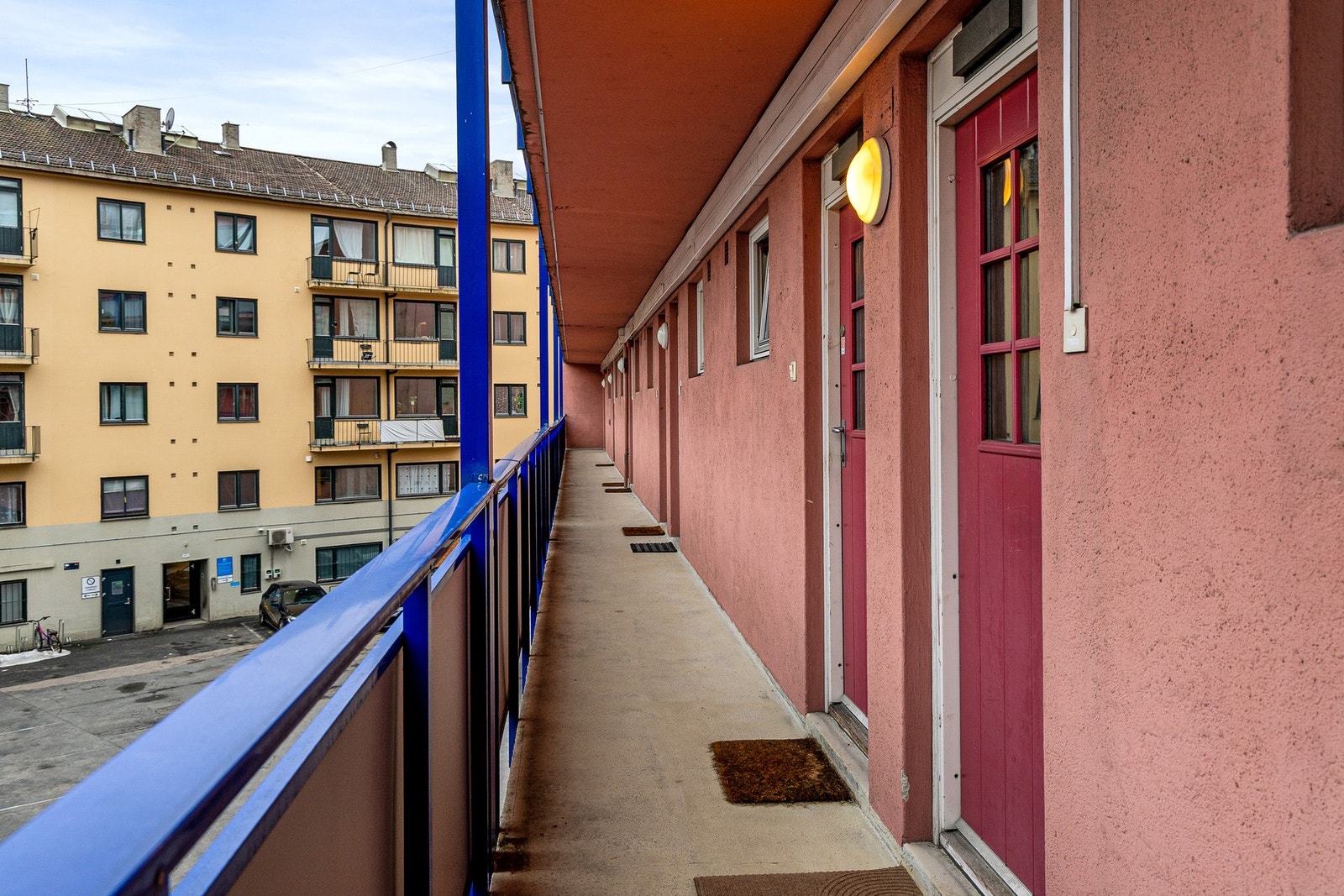 Leiligheten ligger i byggets 3. etasje og har enkel adkomst med heis. Galleribilde