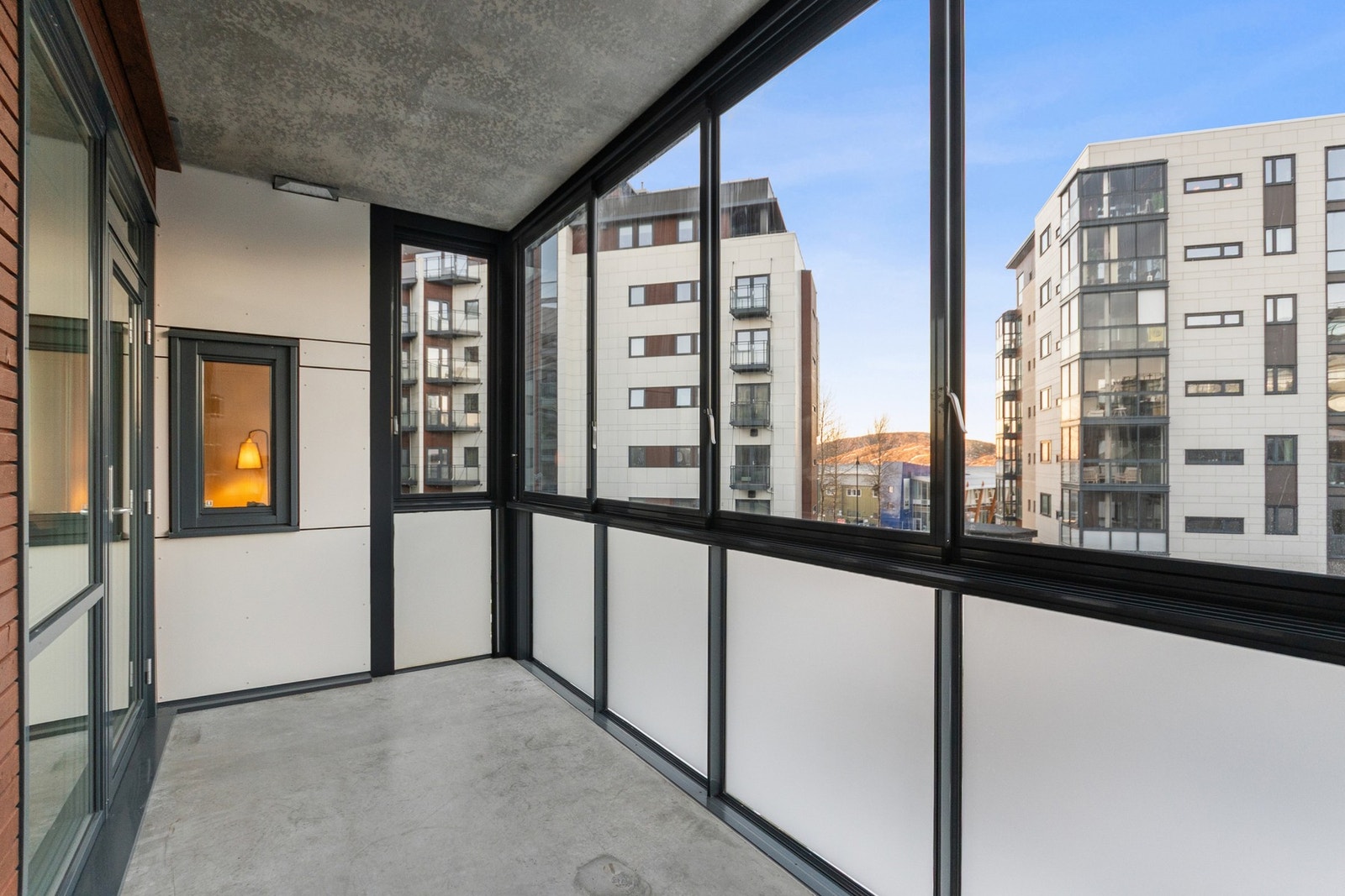 Innglasset balkong. Galleribilde