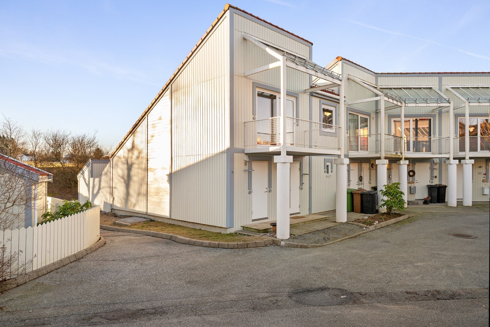 Her bor man i trygge omgivelser i rolig og bilfri gate uten gjennomgangstrafikk. Galleribilde