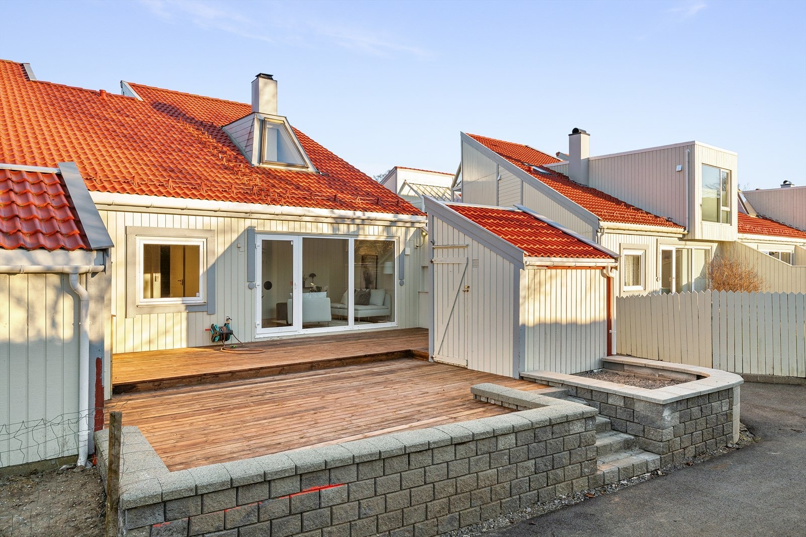 Velkommen til Tastamyrkroken 34, og dette kjekke og innholdsrike enderekkehuset på Tasta/Vardeneset. Galleribilde