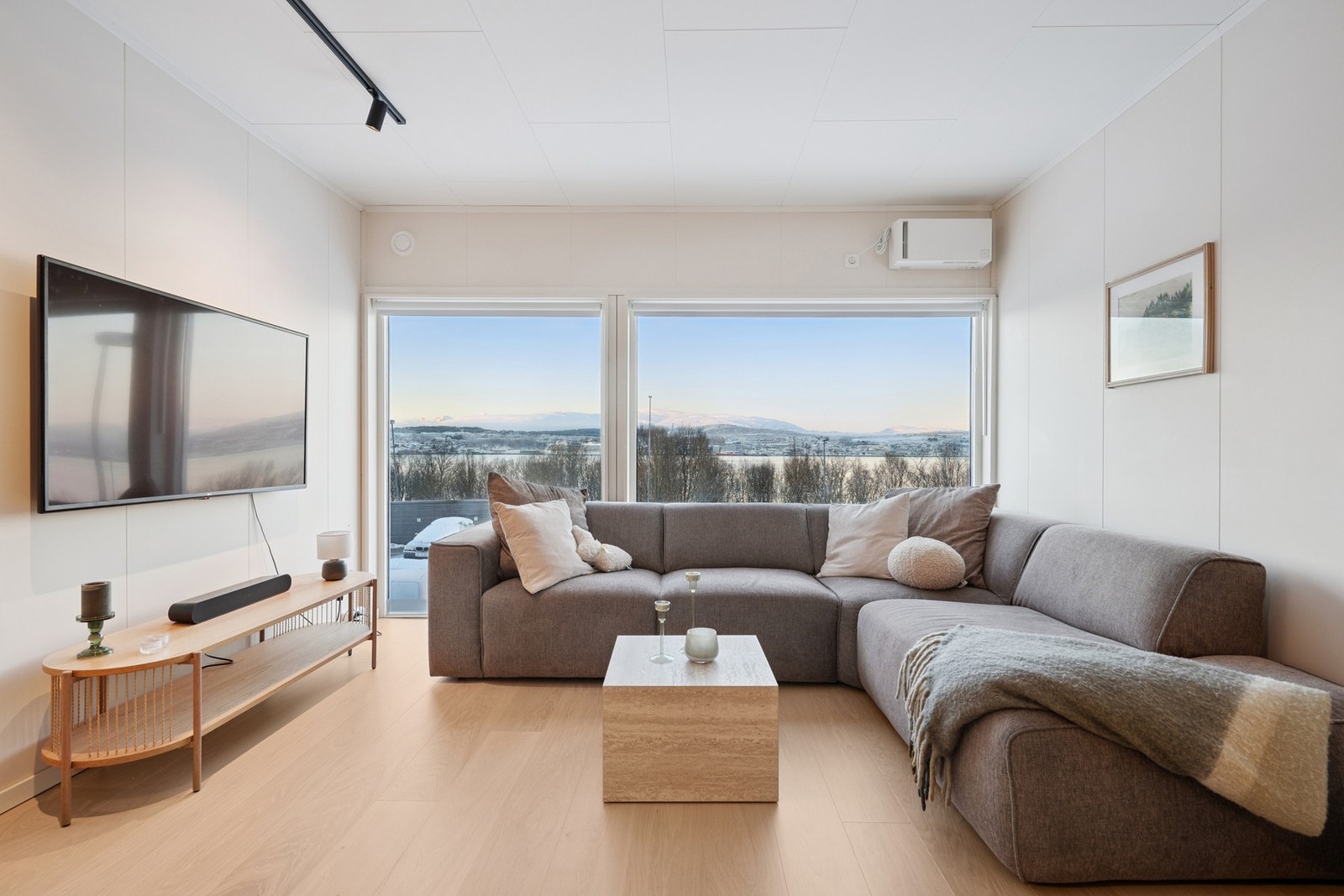 EiendomsMegler 1 v/Maja presenterer Evjenvegen 152E! Galleribilde