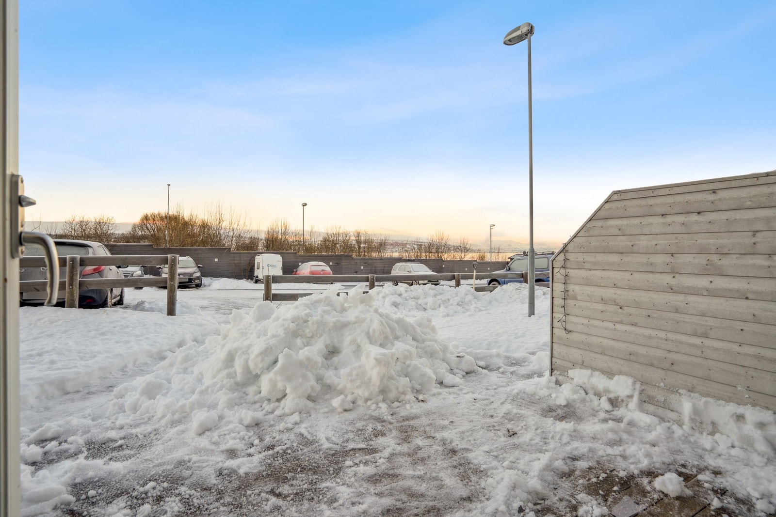 Solfylt terrasse med skillevegger som gir privatliv! Galleribilde