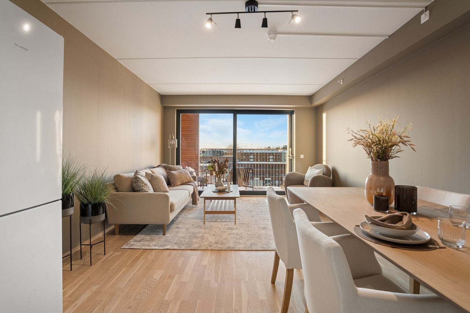 Kjøkken og stue i åpen løsning Galleribilde