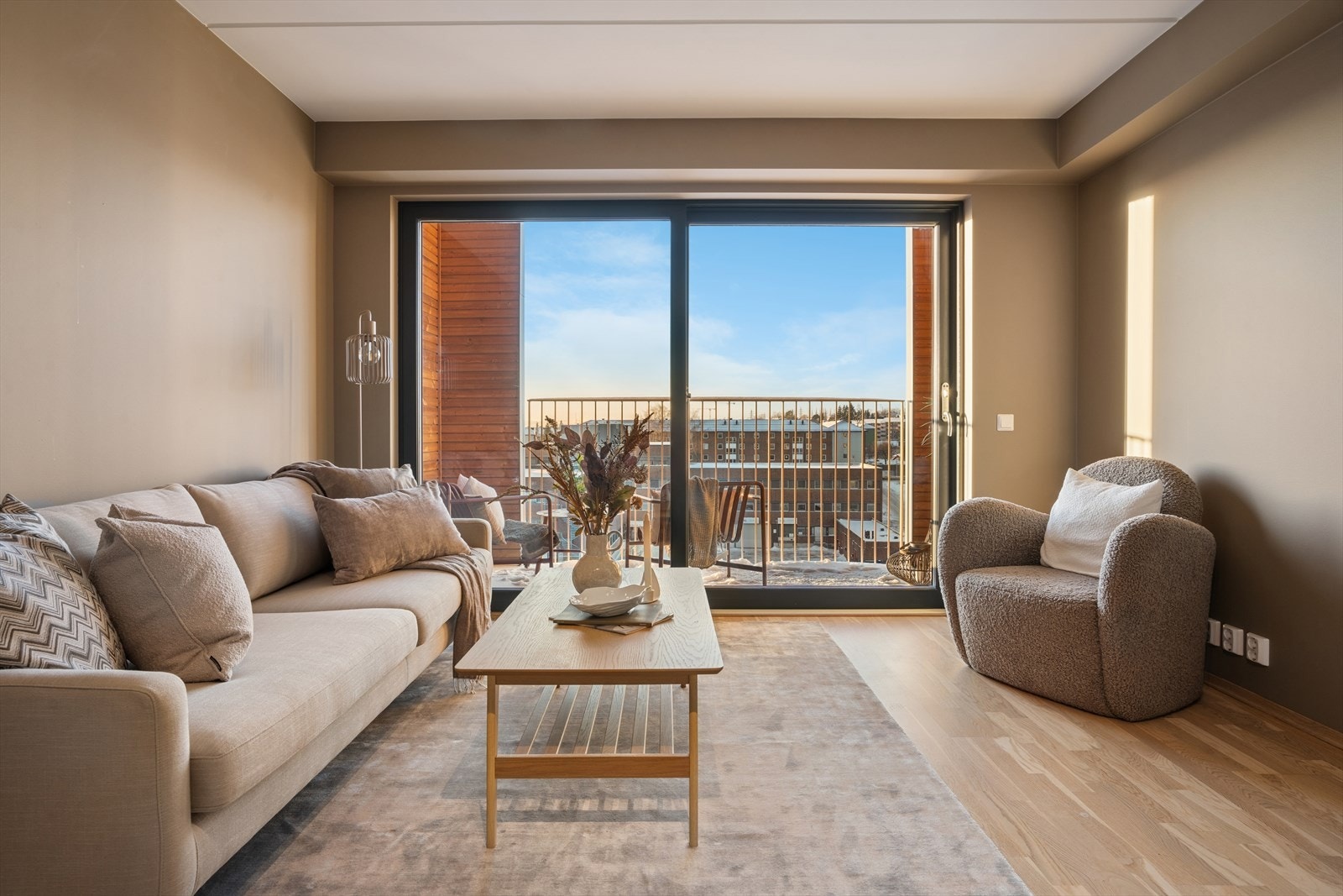 Lys og delikat gjennomgåede leilighet uten gjenboere. Klar for innflytting! Galleribilde