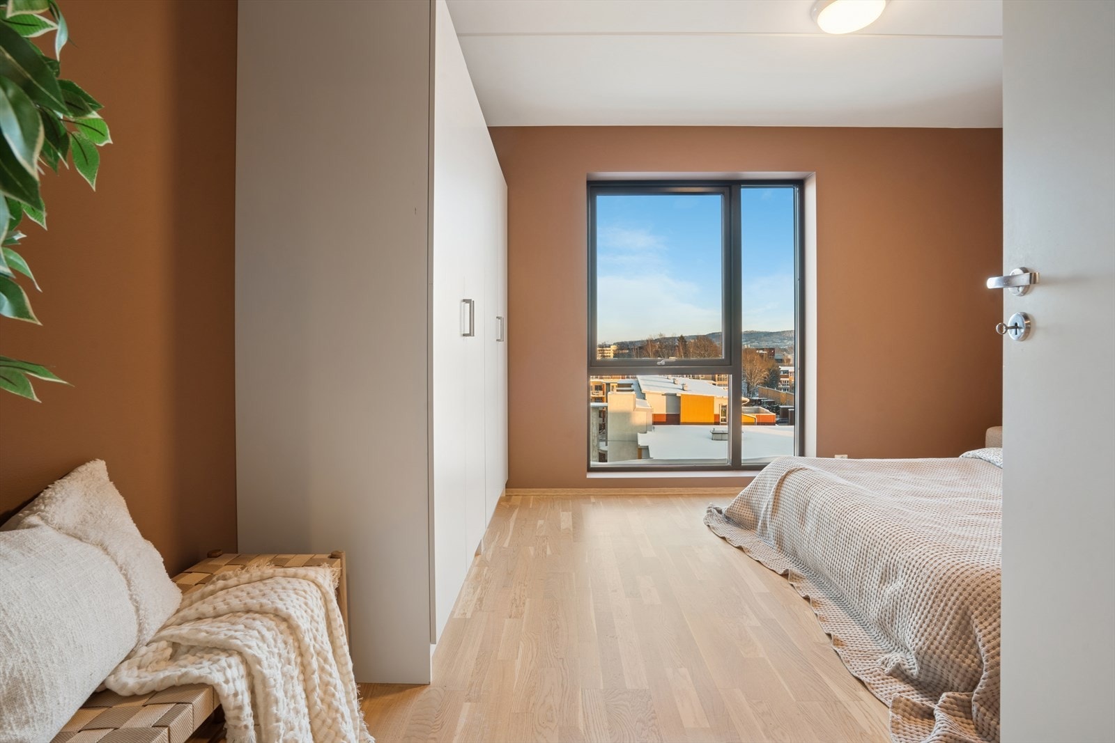 Hovedsoverom med garderobeskap Galleribilde