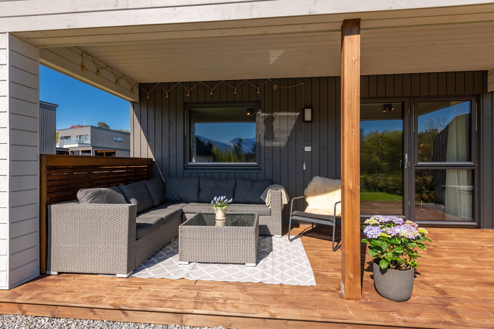 En innbydende uteplass som kan nytes store deler av året. Galleribilde