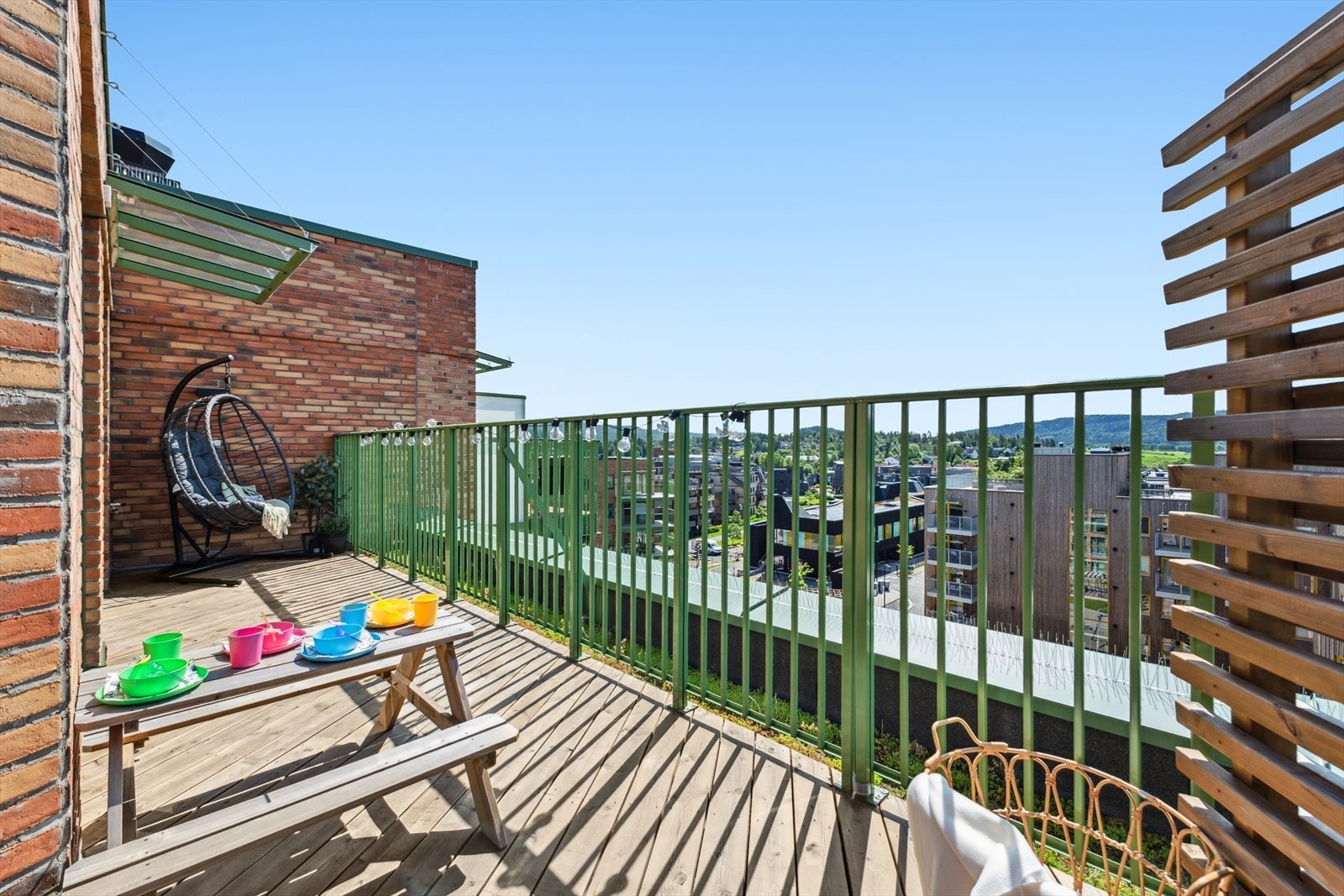 Privat takterrasse på ca. 18 kvm, vendt mot syd. Galleribilde