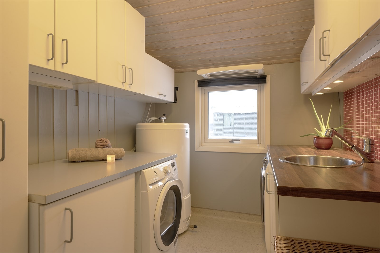 Vaskerom i tilknytning til kjøkken. Galleribilde