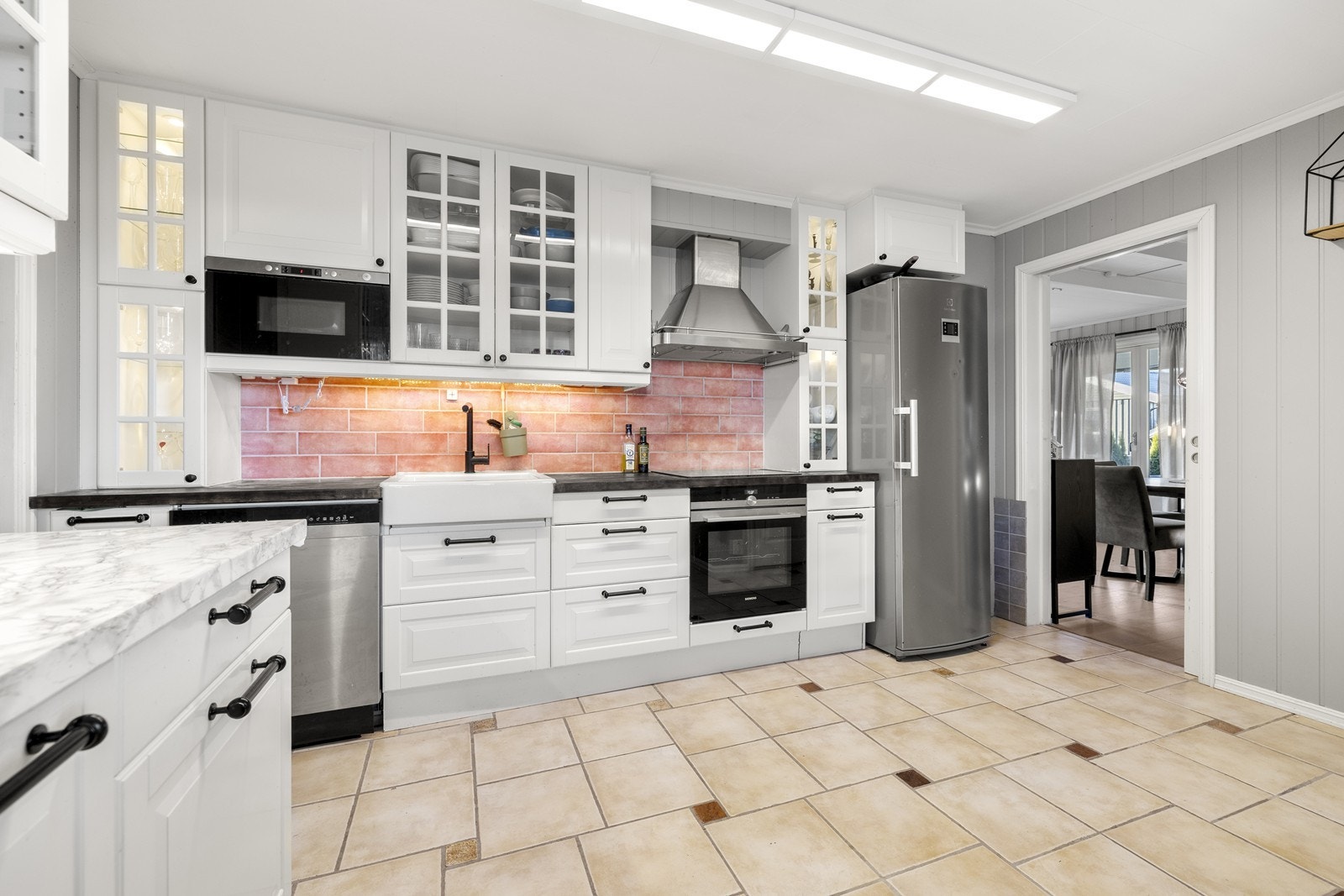 Stort kjøkken. Galleribilde