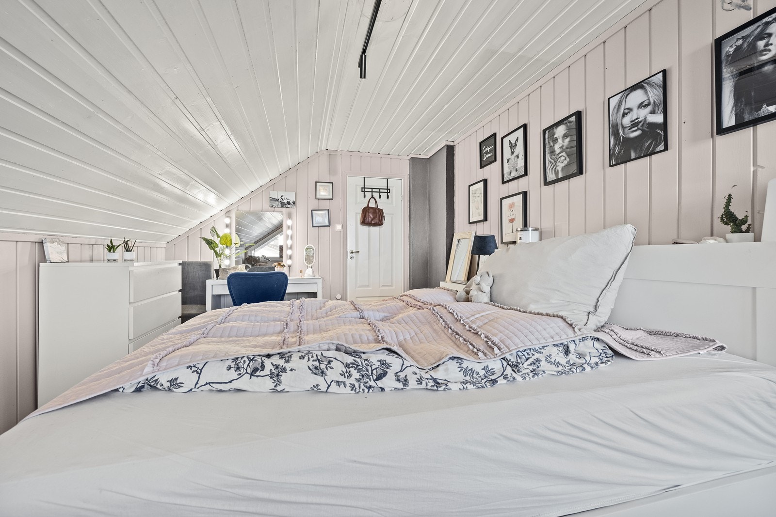 Det er totalt 4 soverom i 2.etg. Galleribilde